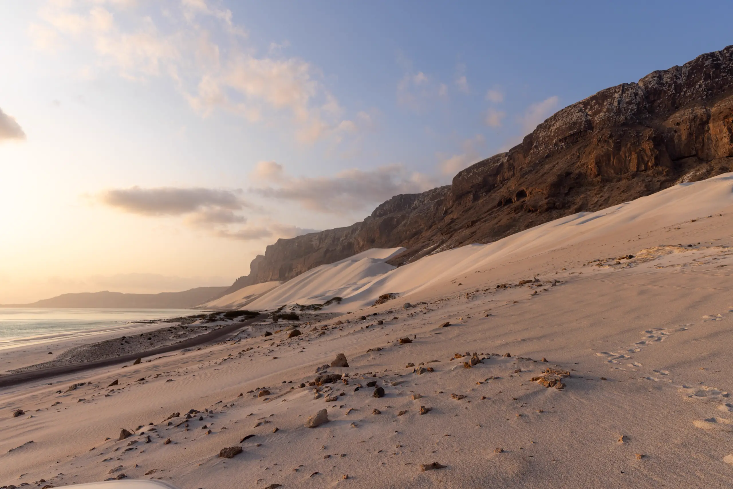 The vast Arher sand dune meeting the sea